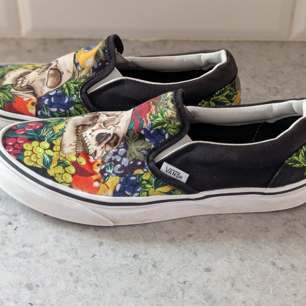 Vans Classic Slip-On Fruit Skull Shoes – Unisex Size 7.5 - - Picture 3 of 6